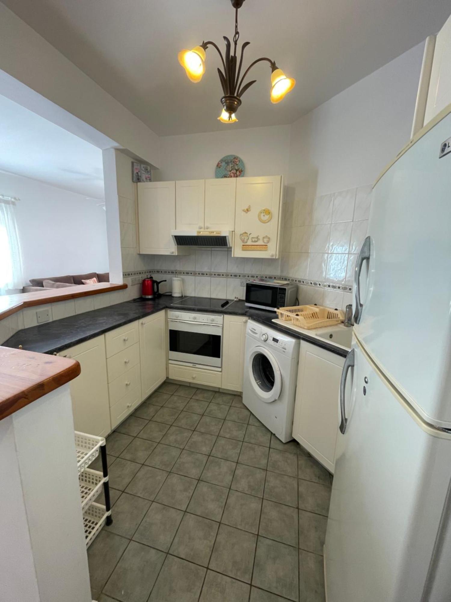 Limnaria Gardens Two Bedroom Apartment With Balcony Paphos 外观 照片