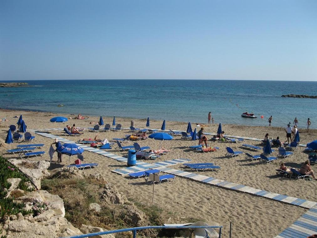 Limnaria Gardens Two Bedroom Apartment With Balcony Paphos 外观 照片